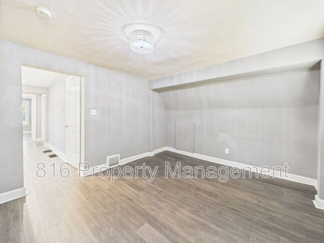 Building Photo - 701 W Kansas St