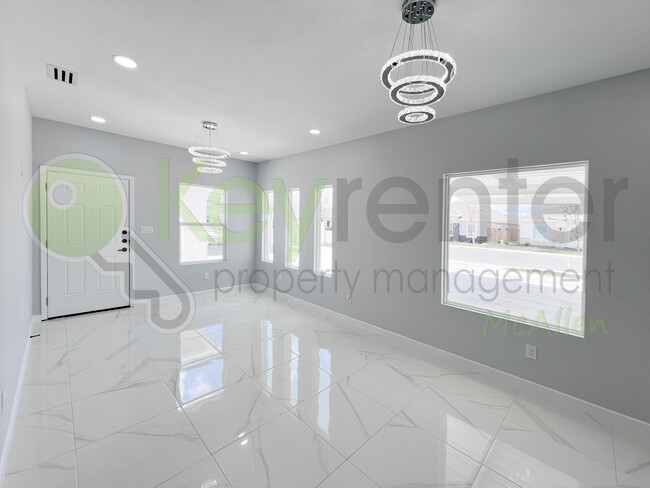 Building Photo - 913 N Woodson Ave