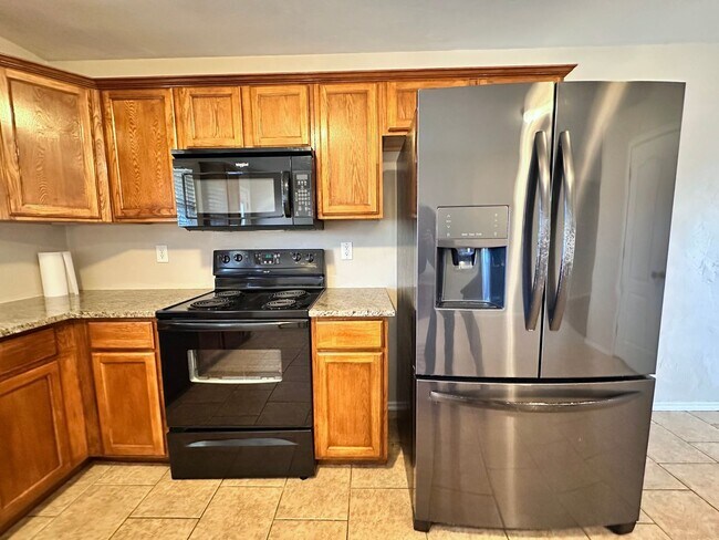 Building Photo - Newer 3 Bedroom off I-240- Move in Deposit-Free! (If Qualified)