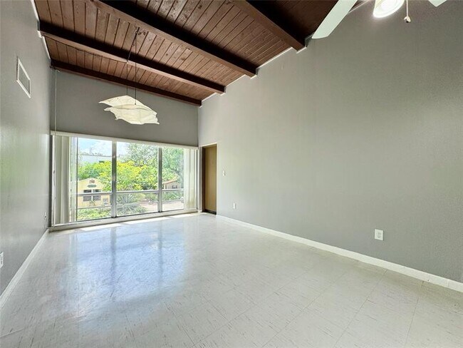 Building Photo - 1313 SW 8th Ct