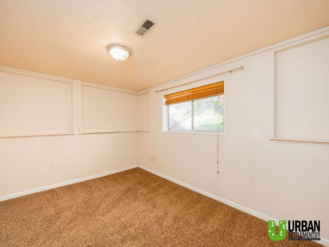 Building Photo - 4 bedroom 2 bath room house for rent in So...