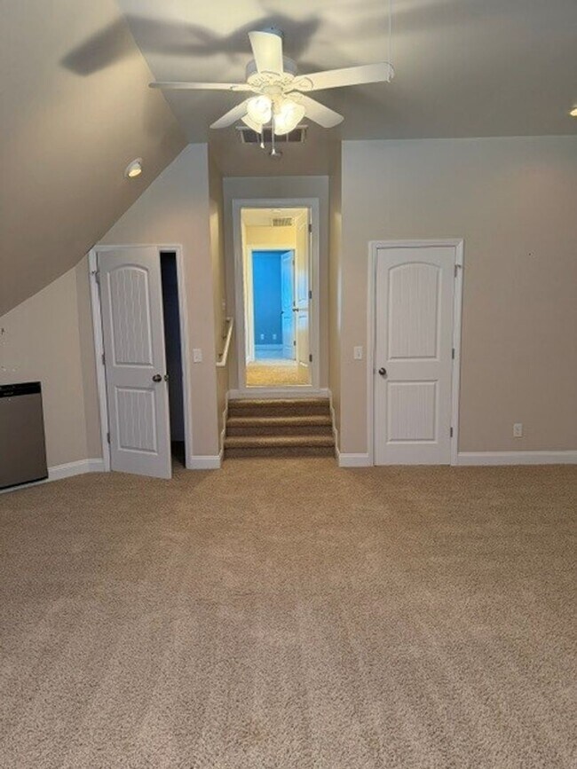 Building Photo - 4 Bed/2.5 Bath Home - Desirable Glen Laurel Subdivision - CBA School District