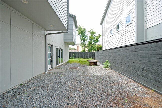 Building Photo - 7707 Jack Oak Ave