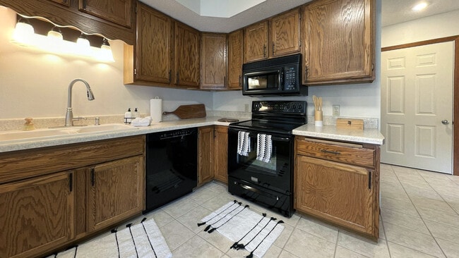 Building Photo - 720 N 16th Ave