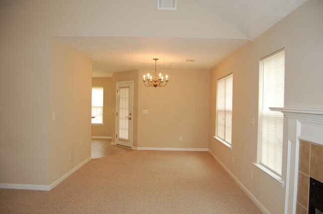 Building Photo - 900 Watsonia Dr