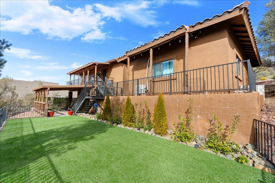 Building Photo - 2402 Desert Willow Dr