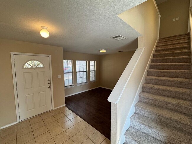 Building Photo - 491 Whispering Hollow Dr