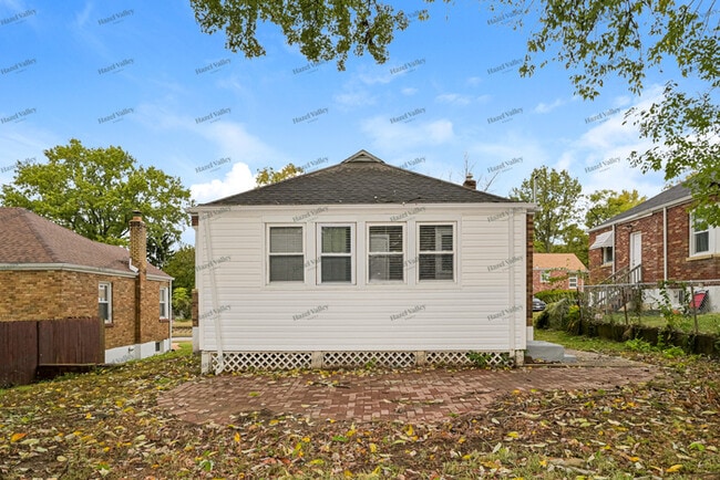 Building Photo - 8932 Pallardy Ln