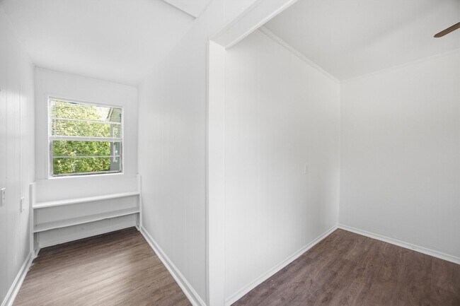 Building Photo - 3826 Kingwood Cir