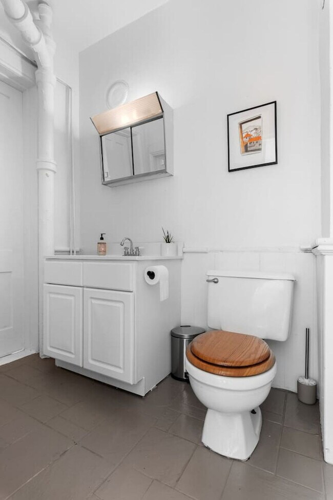 Building Photo - 1915 County Hwy 6