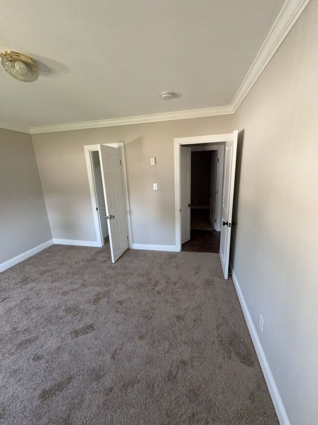 Building Photo - Charming 3 Bed, 2 Bath Ranch-Style Colonia...