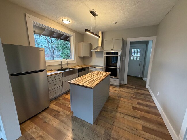 Building Photo - 123 Division Ave