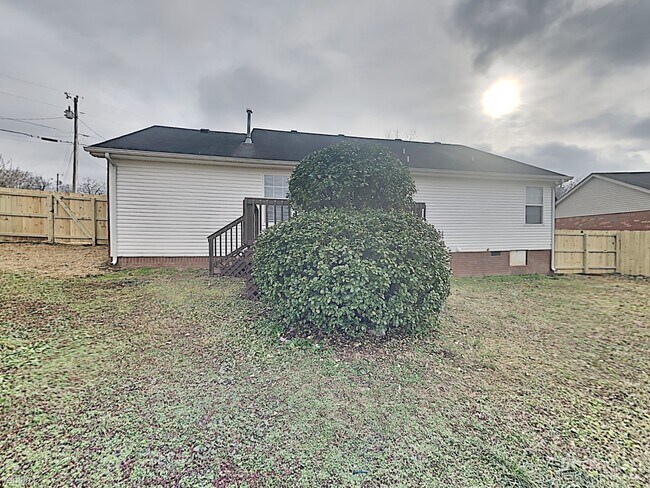 Building Photo - 1207 Bolton Dr