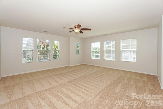 Building Photo - 8273 Viewpoint Lane