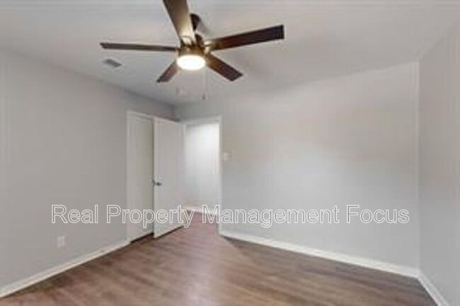 Building Photo - 14724 Overview Dr