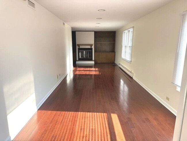 Building Photo - 860 Madelyn Dr