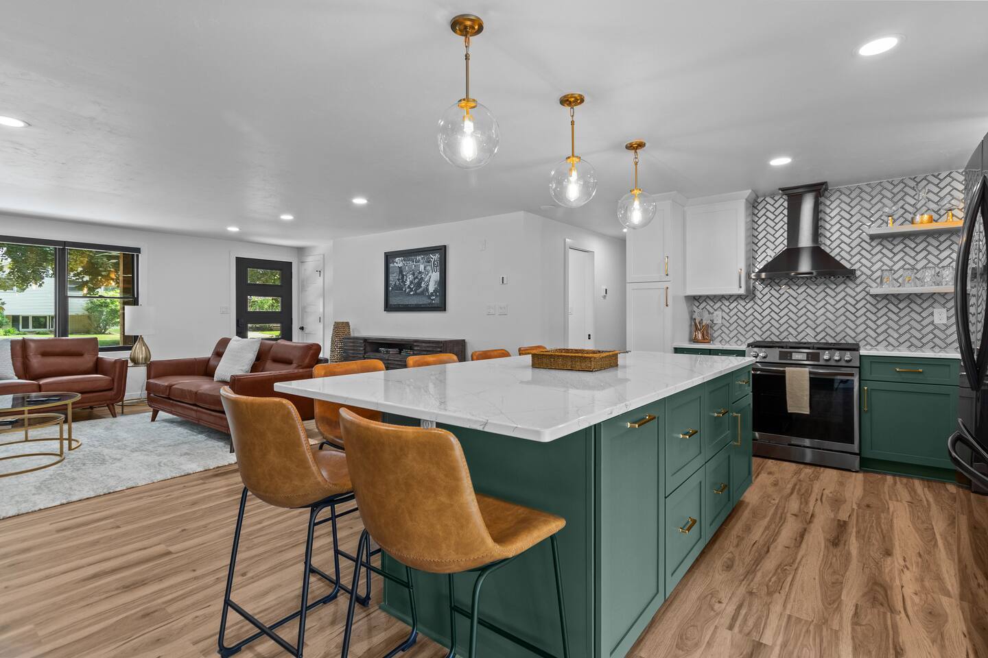 Building Photo - 1095 April Ln