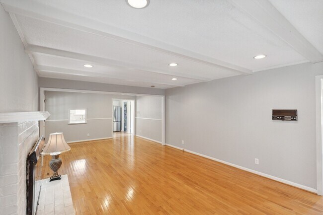 Building Photo - 220 Bartonwood Dr