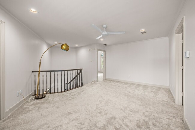 Building Photo - Luxury 5 Bed, 4.5 Bath, with Pool in Lakeridge!!!