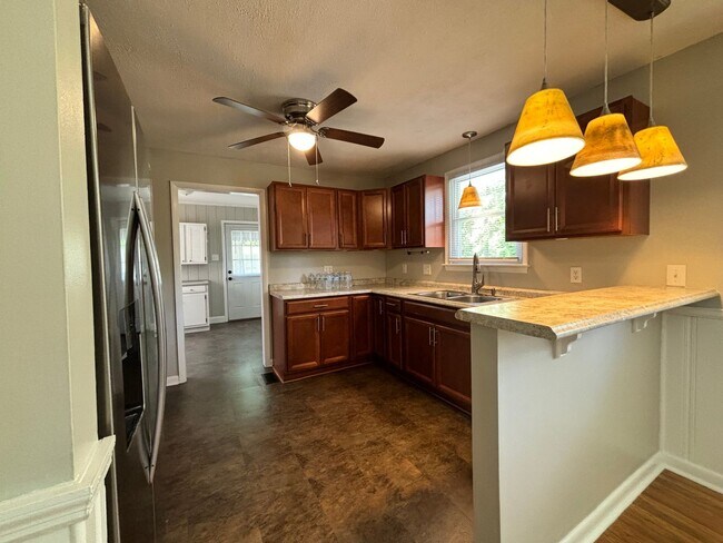 Building Photo - Eager to be in Northwoods? Check out Edgew...