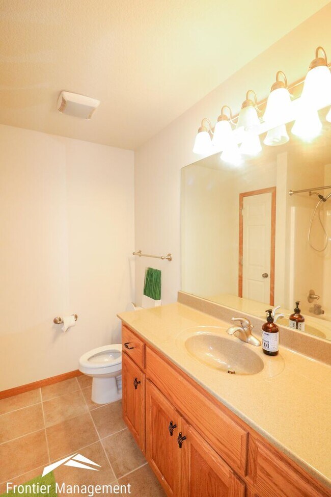 Building Photo - 416 Stone Grove Dr