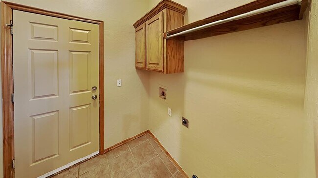 Building Photo - 16409 Stoneview Dr