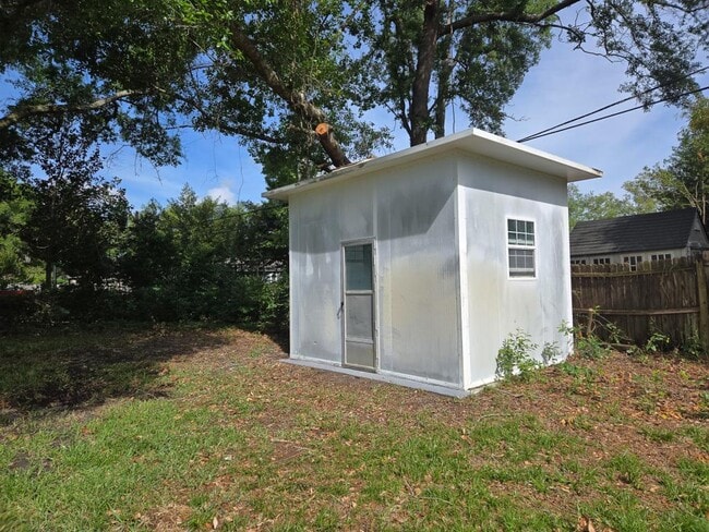 Building Photo - 2921 Sunset Rd