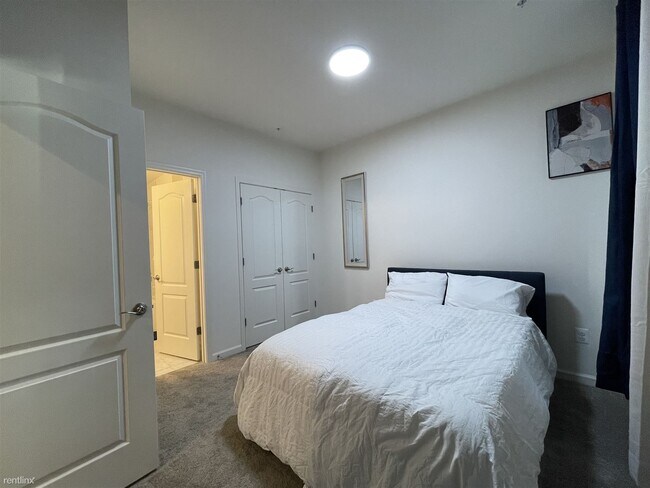 Building Photo - 4 br, 3.5 bath Townhome - 1733 Primrose Way