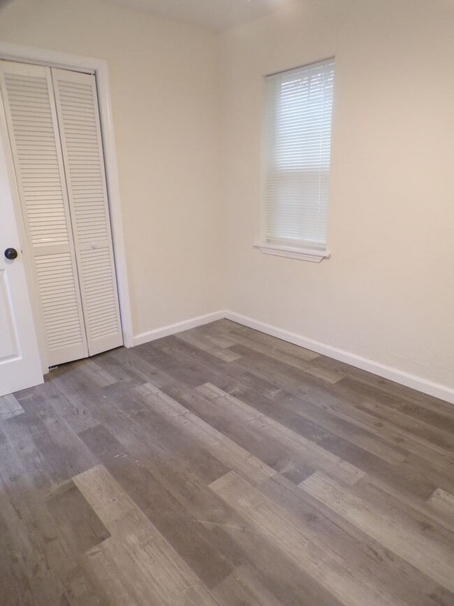 Building Photo - Great redo across the street form Pat Henry Elementary School