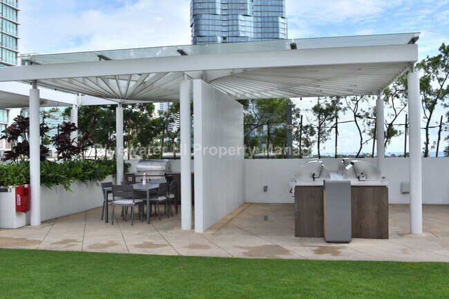 Building Photo - Koula 3/3/2, high flr. w/ Ocean & DH Views (Kakaako Area)