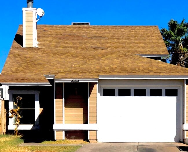 Building Photo - 4604 E Van Buren Ave