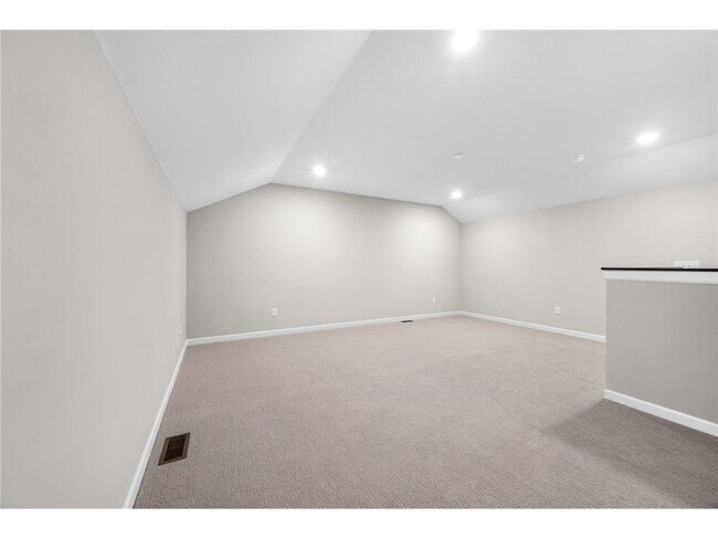 Building Photo - 2438 N Blossom Cir