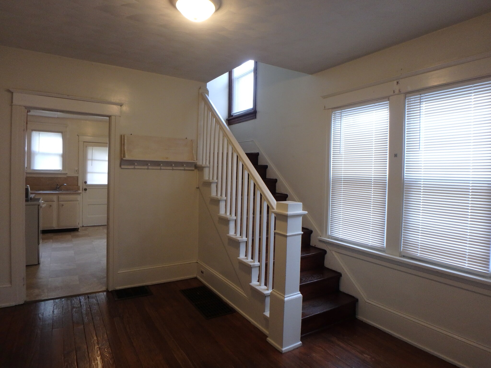 Building Photo - 117 N Montour St