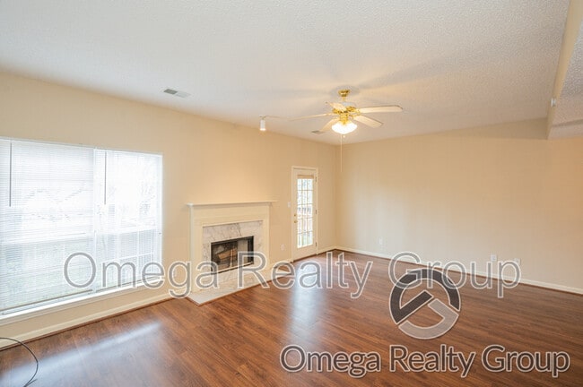 Building Photo - 1934 Live Oak Trce