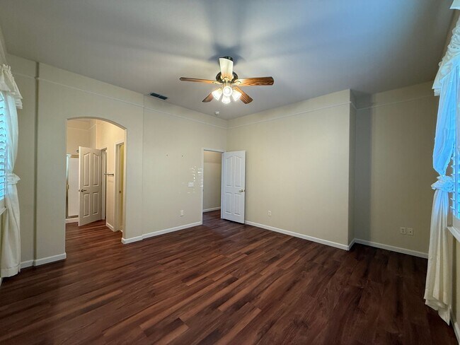 Building Photo - Heritage Lakeside 55+ Active Community!