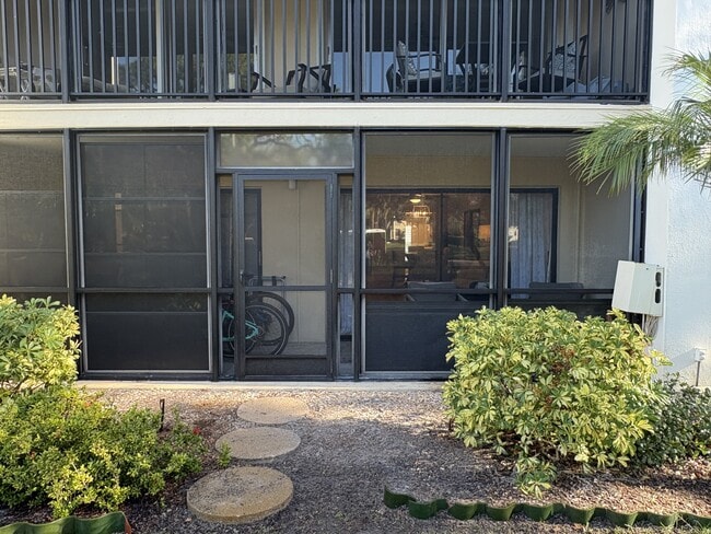 Building Photo - 512 W Venice Ave