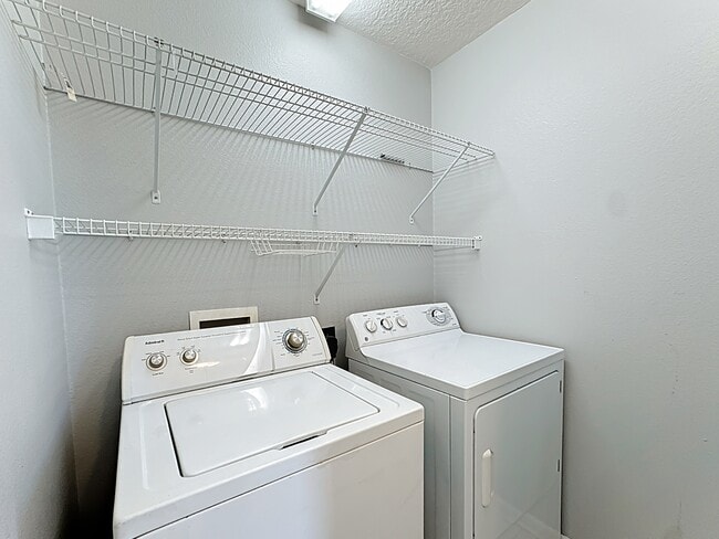 Building Photo - 3235 Falcon Point Dr