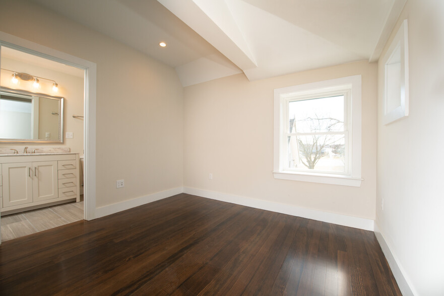 Building Photo - 19 Playstead Rd