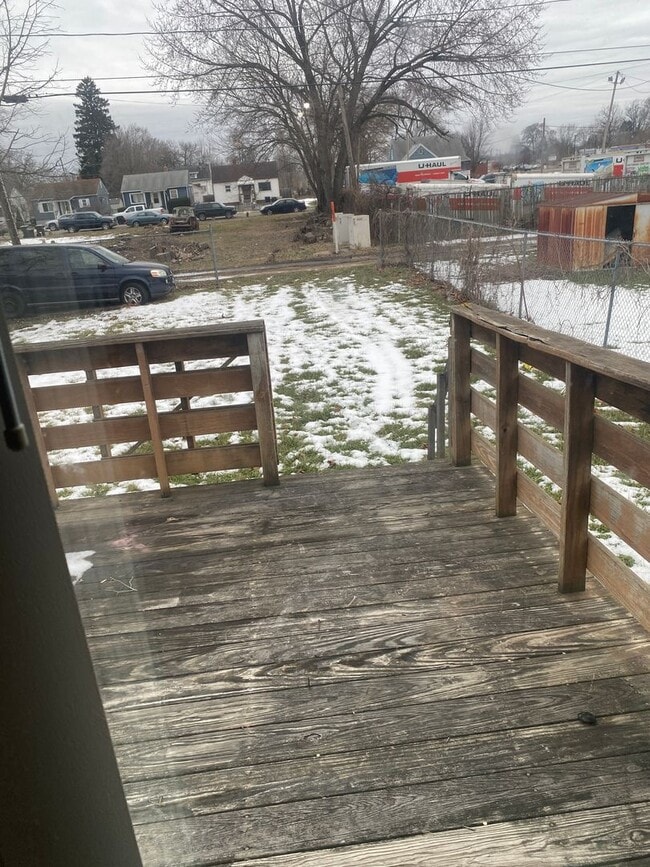 Building Photo - 2 bedroom 1 bath house  with fenced in yard available soon!