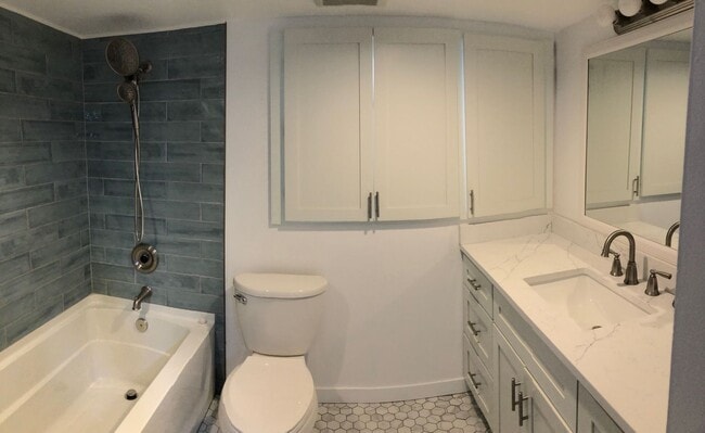 Building Photo - Location, Location, Location!! Yalecrest A...
