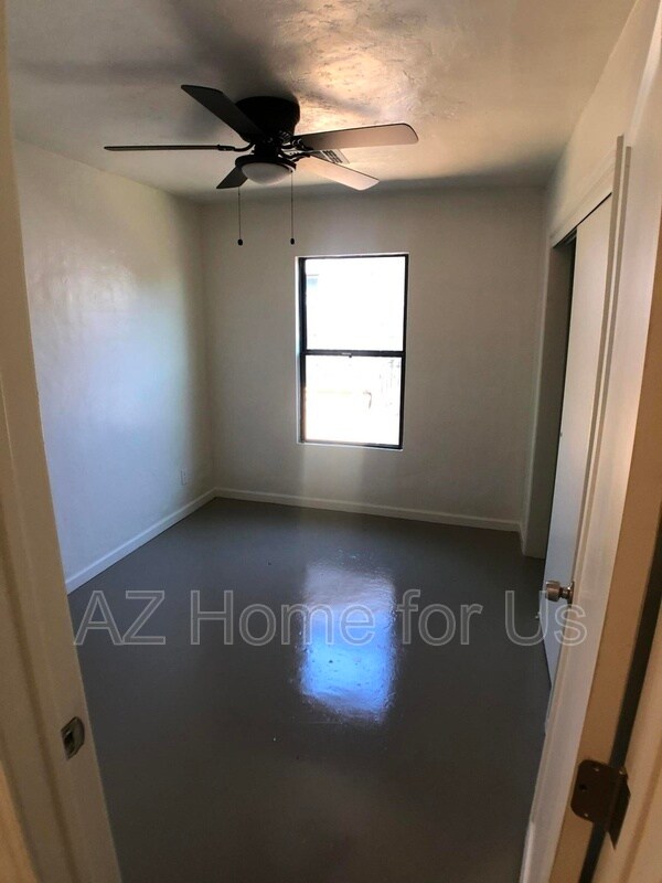 Building Photo - 1440 E Edison St