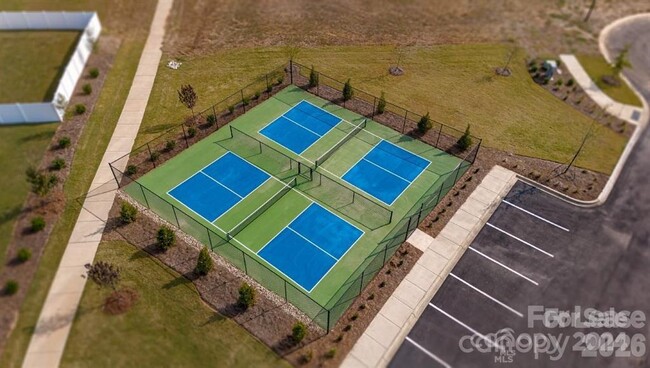 Building Photo - 1720 Vanderlyn St