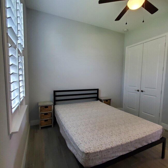 Building Photo - 2161 SE Sunflower St