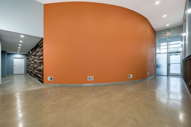 Building Photo - 1822 W Irving Park Rd