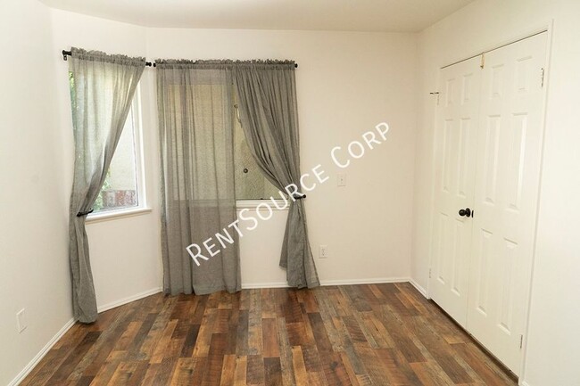 Building Photo - 3 Bedroom Single Story Home for Rent in We...