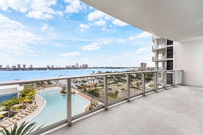 Building Photo - 220 Lake Shore Dr