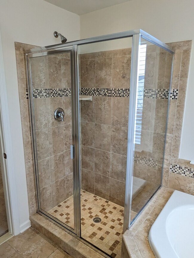 Building Photo - Gorgeous 3 level townhouse in North Potoma...