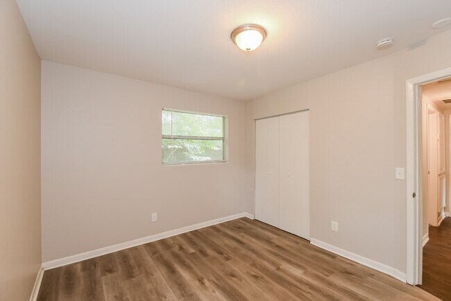 Building Photo - 2123 Patou Dr W