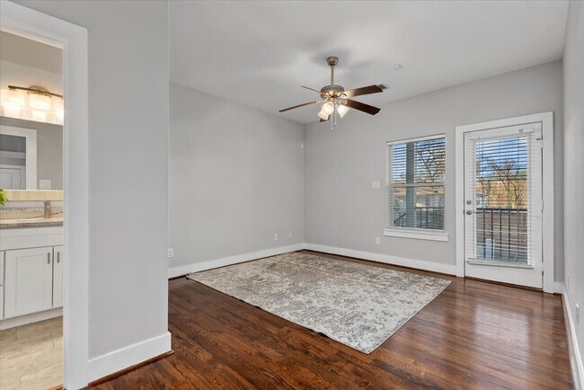 Building Photo - 1005 Bingham St
