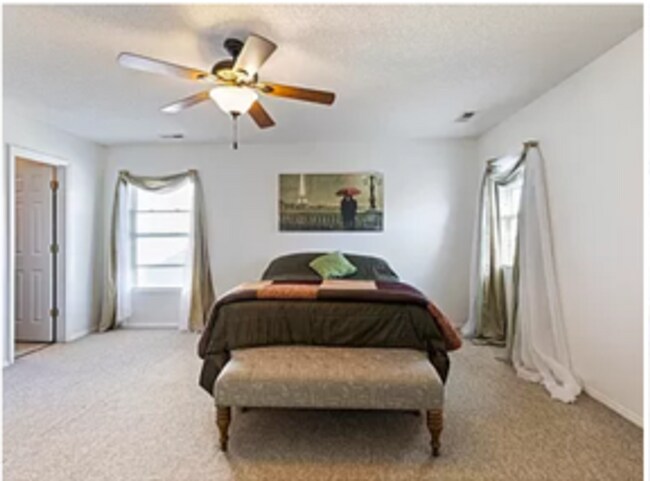Building Photo - 825 Ashleaf Dr